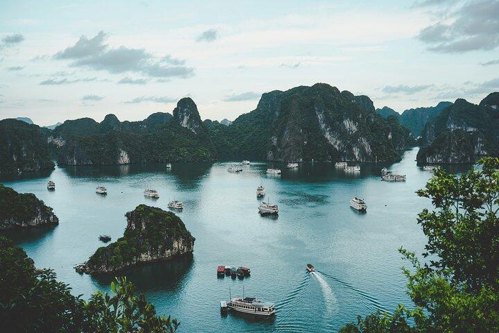 Ha Long Bay and Lan Ha Bay Cruise Experience