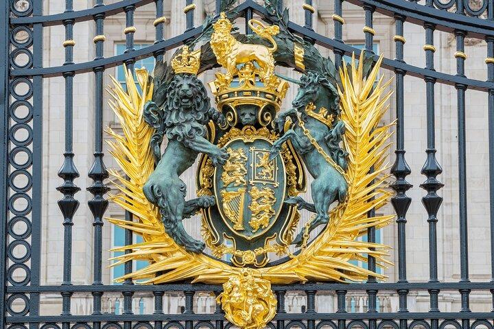 Exclusive Guided Royal Walking Tour w/ Buckingham Palace Tickets