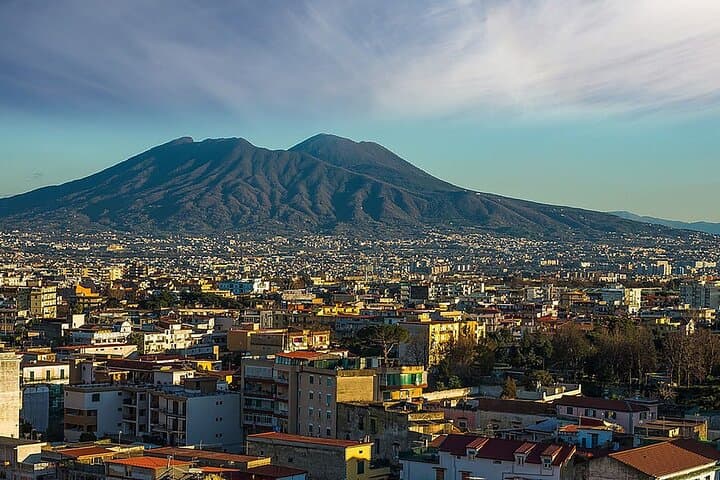 Unraveling Pompeii & Vesuvius: A Journey into the Past + Ebook