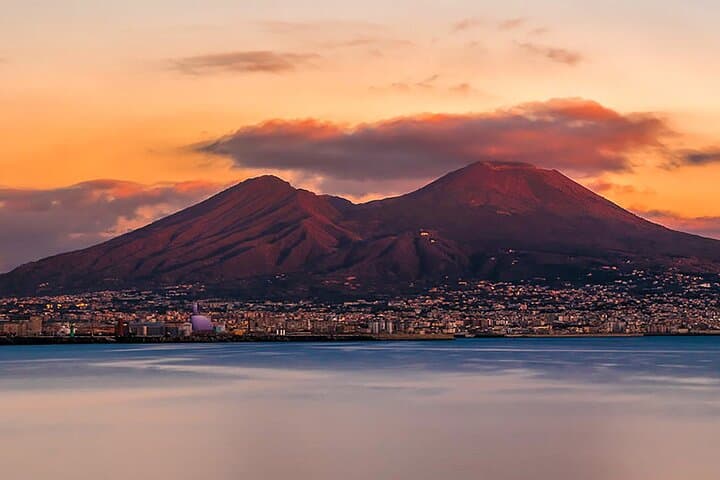 Unraveling Pompeii & Vesuvius: A Journey into the Past + Ebook