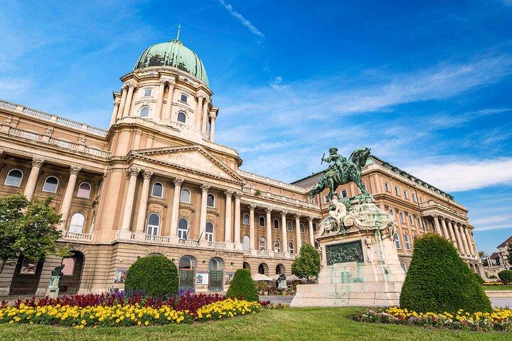 Buda Castle Walking Tour with Audioguide on Your Smartphone