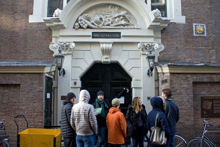Two-hour walking tour of Amsterdam with storyteller