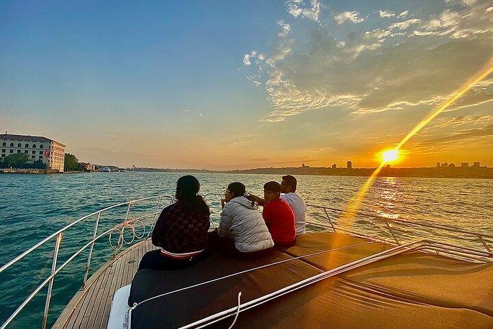 Sunset Bosphorus Yacht Tour in Istanbul