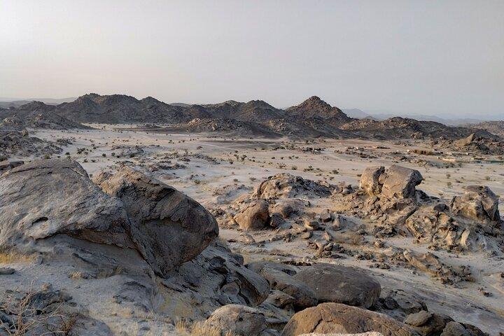 Private Moon Valley Hike Experience in Jeddah