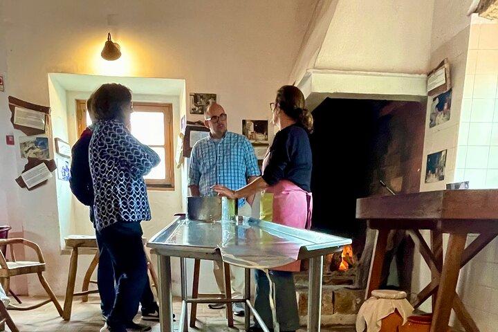 Private Cheese-Making & Wine Tour: Azeitão & Sesimbra from Lisbon