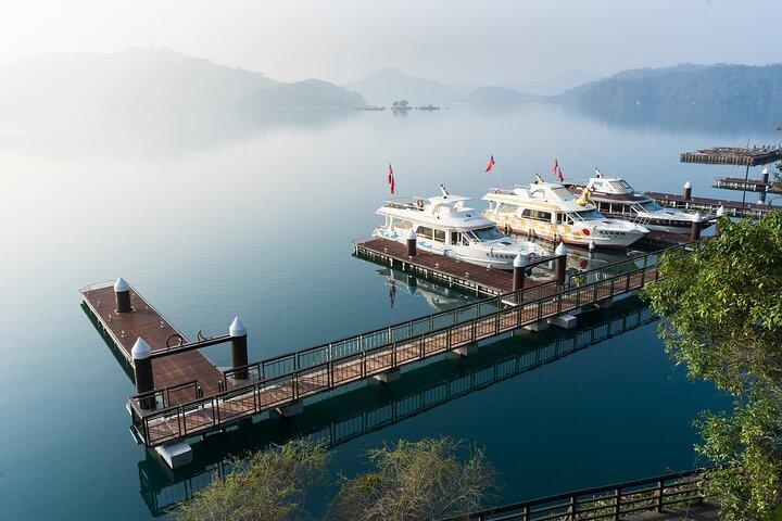 Private 1 Day Sun Moon Lake Escape Tour from Taipei