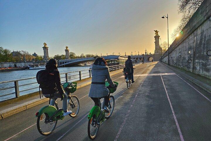 Paris Without People - Sunrise Bike Tour & Breakfast