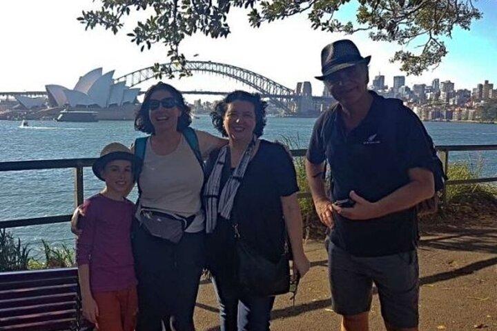 Sydney Street Food Tour with 6 Tastings & Drink by a Local Guide