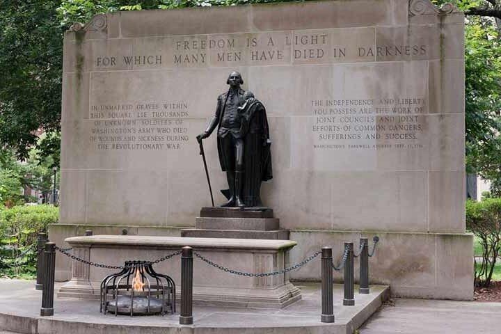 Historical Early America Tour in Philadelphia (Center City East)
