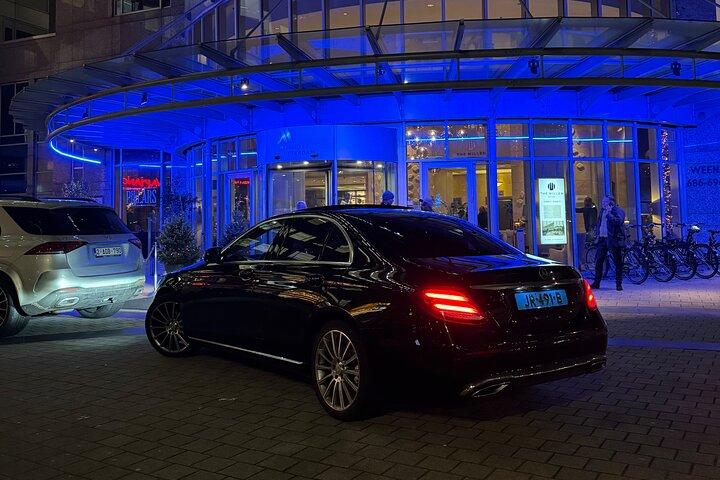 Private Taxi Transfer From or To Amsterdam Schiphol Airport (AMS)