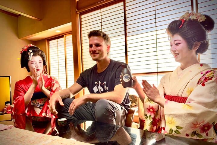 Tokyo Geisha Cultural Experience with Sake Tasting