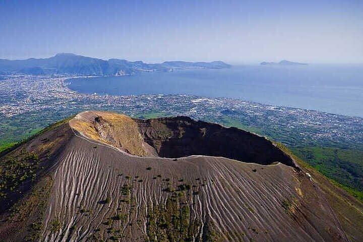 Pompeii-Vesuvius Combined Tour with Lunch and Wine Tasting