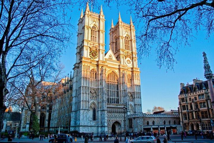 London Taxi Top Sights Tour and Churchill War Rooms Entry