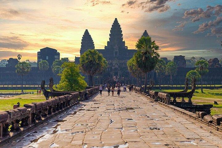 Full Day Explore Angkor Wat Joined Tour