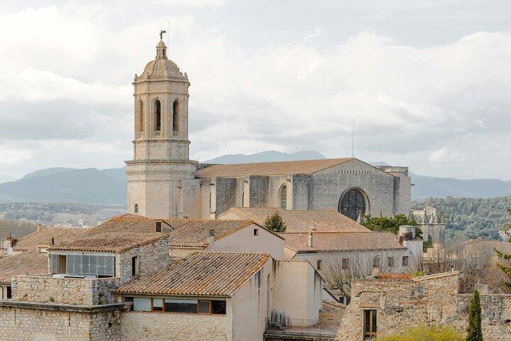 Medieval Girona & Costa Brava’s Top Beach–Unforgettable Day Trip