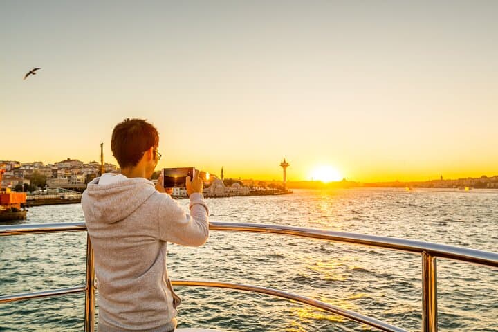Istanbul Bosphorus Sunset Yacht Cruise with Snack and Refreshment