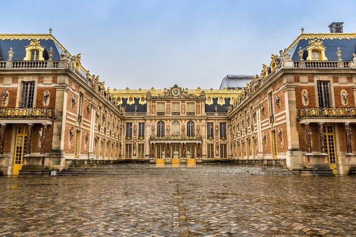 Private Transfer: Paris Airport CDG to Versailles by Luxury Van