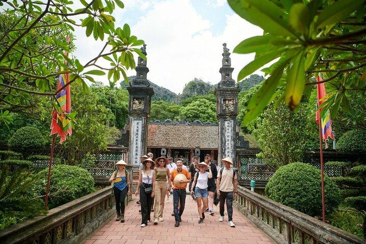 Ninh Binh Day Tour To Visit Hoa Lu -Tam Coc/ Trang An - Mua Cave