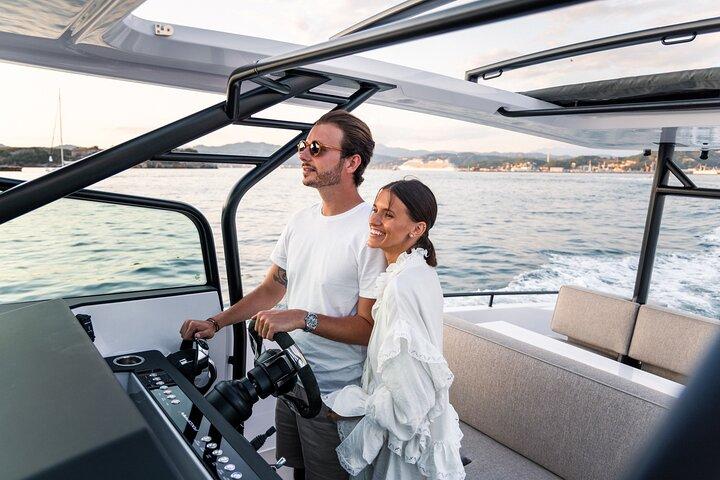 Private Axopar 37 MotorYacht Cruise in Santorini w/ Snack & Drink