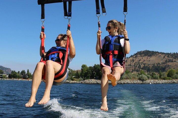 Kelowna: Morning Discount Parasailing Experience