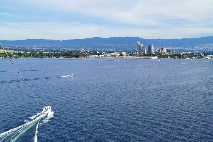 Kelowna: Morning Discount Parasailing Experience