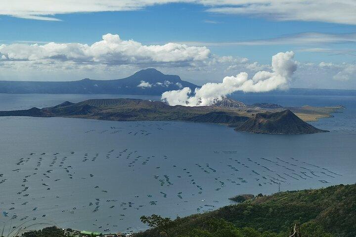 Tagaytay | Taal Volcano Boat | Town Resort | Picnic Lunch (4in1)