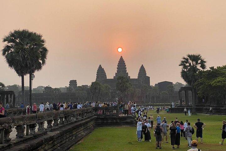 Angkor Wat Sunrise Tour & Archaeological Park Exploration
