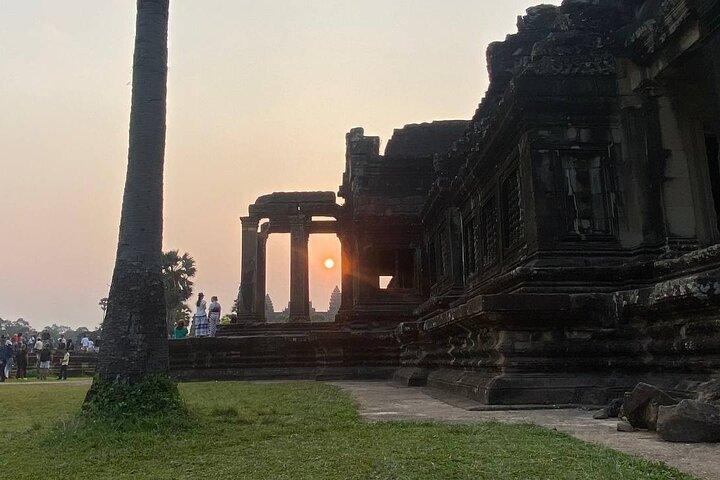Angkor Wat Sunrise Tour & Archaeological Park Exploration