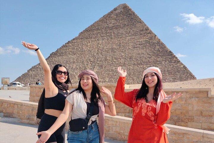 5-Hour Private Tour in Giza Pyramids and Khan El Khalili Market