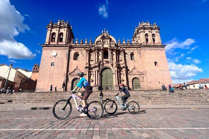 PRIVATE City tour of Cusco on E-BIKE