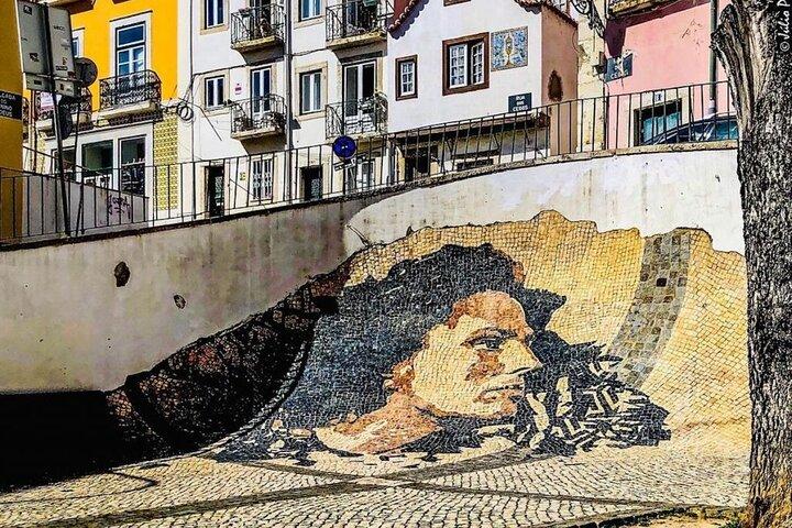 Lisbon Street Art - Private Guided Tour in a Electric Tuk Tuk