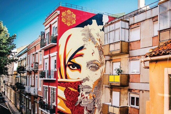 Lisbon Street Art - Private Guided Tour in a Electric Tuk Tuk