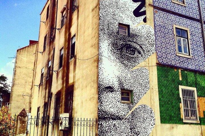 Lisbon Street Art - Private Guided Tour in a Electric Tuk Tuk