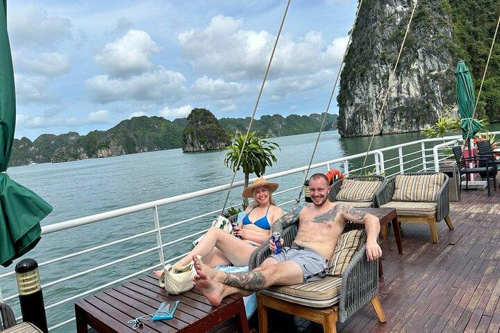 Full Day Private Tour in Halong with Lunch