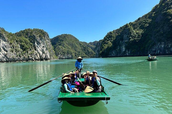 Full Day Private Tour in Halong with Lunch