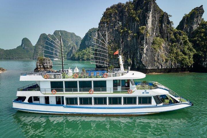 JEWELS OF THE BAY CRUISE - Luxury 1 Day Tour in Halong Bay