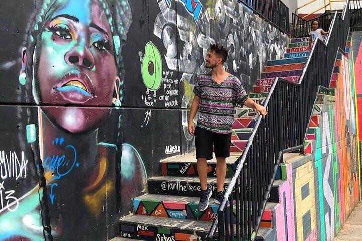 Guided Tour of Comuna 13 Medellín with Snacks Included