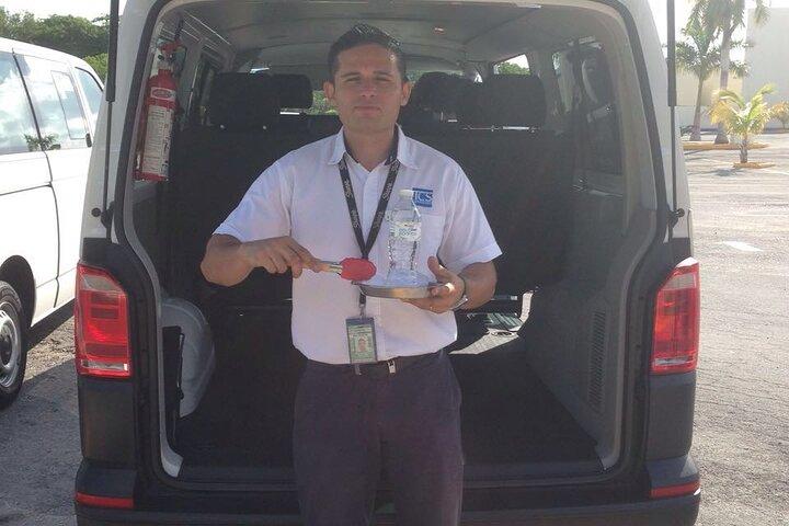 Round private transfer Airport- Akumal - Airport.