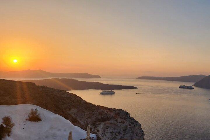 Santorini Unlocked: Private Tour with Local Guide & Driver