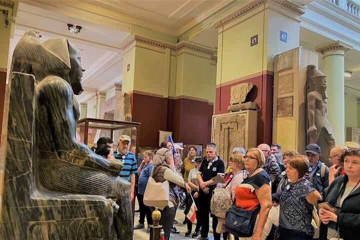 Full Day Pyramids of Giza & Sphinx & The Egyptian Museum With Lunch Included