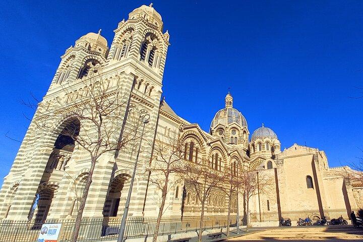 Marseille Guided Tour for 2.5 Hours with a Bilingual Local Guide