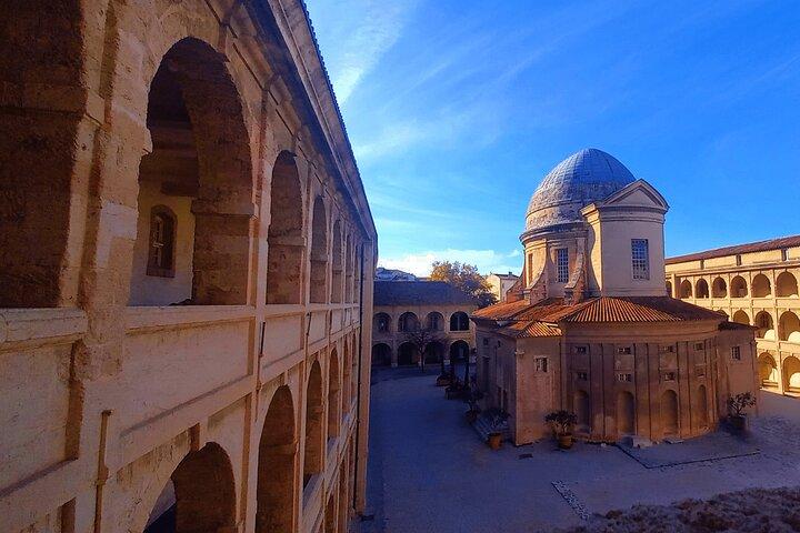 Marseille Guided Tour for 2.5 Hours with a Bilingual Local Guide