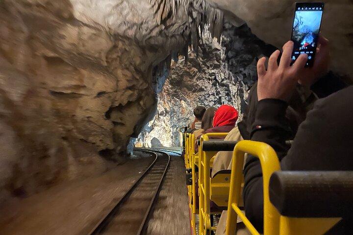 Ljubljana, Postojna Cave&Predjama Castle with Tickets from Zagreb
