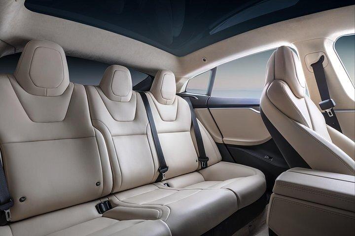 Arrival Private Transfer from Las Vegas Airport to Las Vegas by electric vehicle