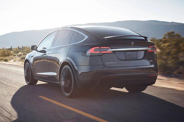 Arrival Private Transfer from Las Vegas Airport to Las Vegas by electric vehicle