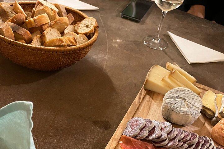 Traditional Gourmet Food & Wine Tour in Bordeaux