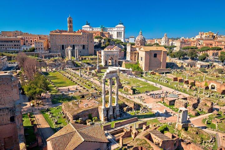 Small Group Tour to Colosseum, Forum & Palatine in English