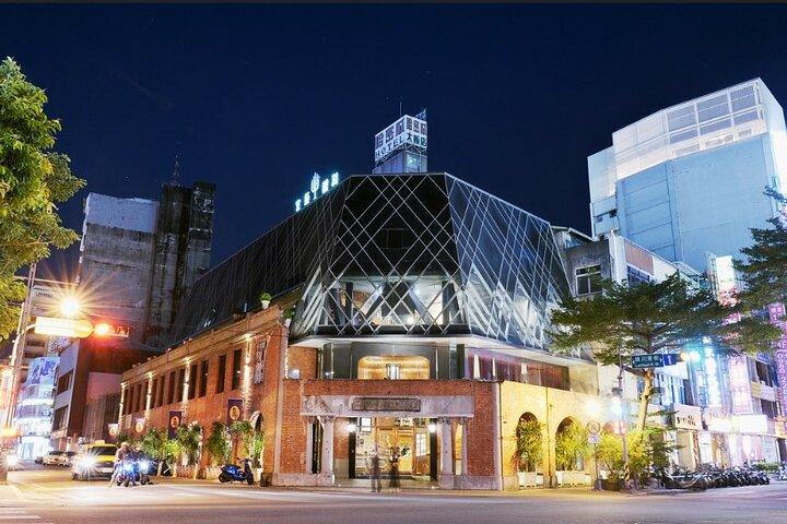 Taichung Landmarks & Gaomei Wetlands Full-Day Tour from Taipei