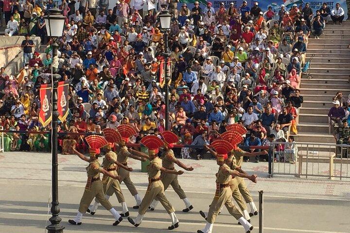 Amritsar 1 Day Tour(Wagah Border,Golden Temple, Jallianwala Bagh)