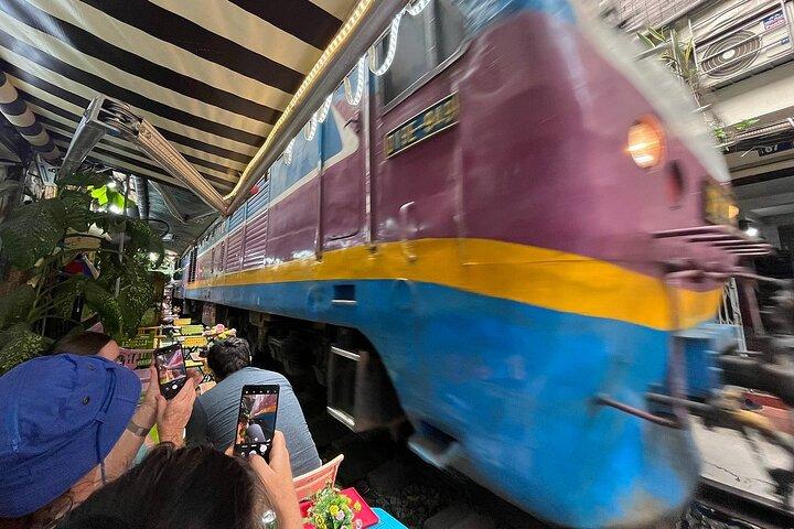 Hanoi Jeep Tour – Explore Authentic Hanoi & Hidden Gems